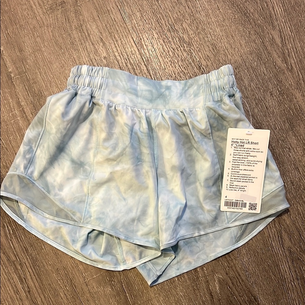 Lululemon hotty hot LR short 4” lined
